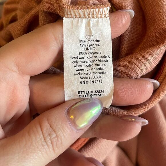 Gilli Surplice Faux Wrap Style Short Sleeve Romper in Salmon Size Small - Picture 15 of 15